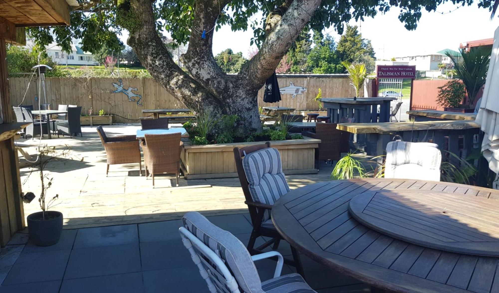 Talisman Hotel & Restaurant Katikati Exterior photo